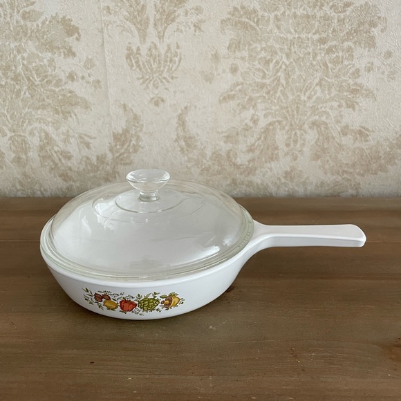 Vintage Corning ware skillet with lid - Picture 3 of 13